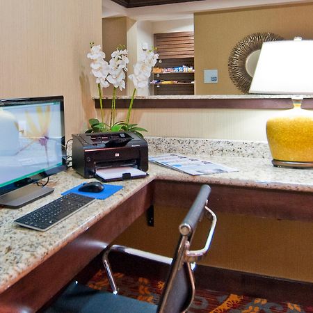 Holiday Inn Express & Suites San Antonio Frost Bank Center By Ihg Eksteriør bilde