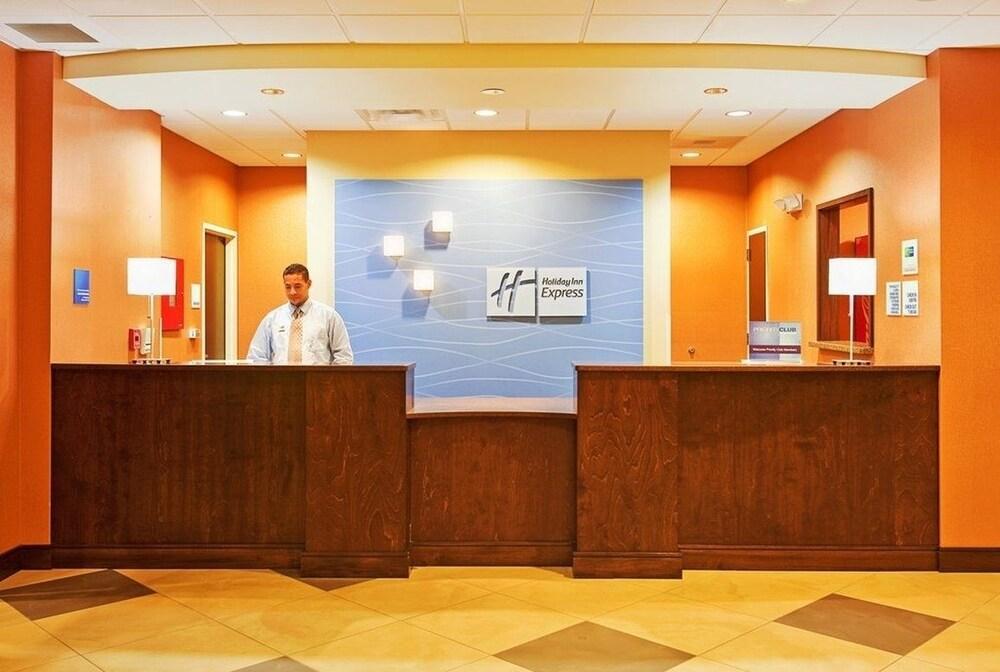 Holiday Inn Express & Suites San Antonio Frost Bank Center By Ihg Eksteriør bilde