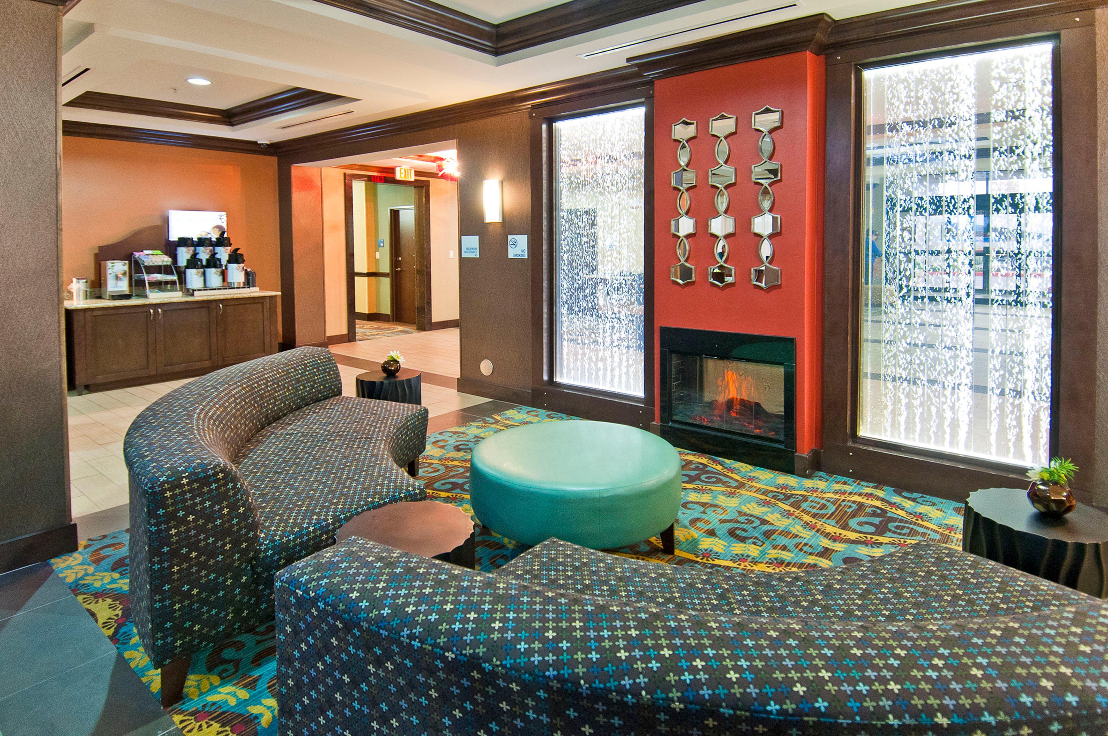 Holiday Inn Express & Suites San Antonio Frost Bank Center By Ihg Eksteriør bilde