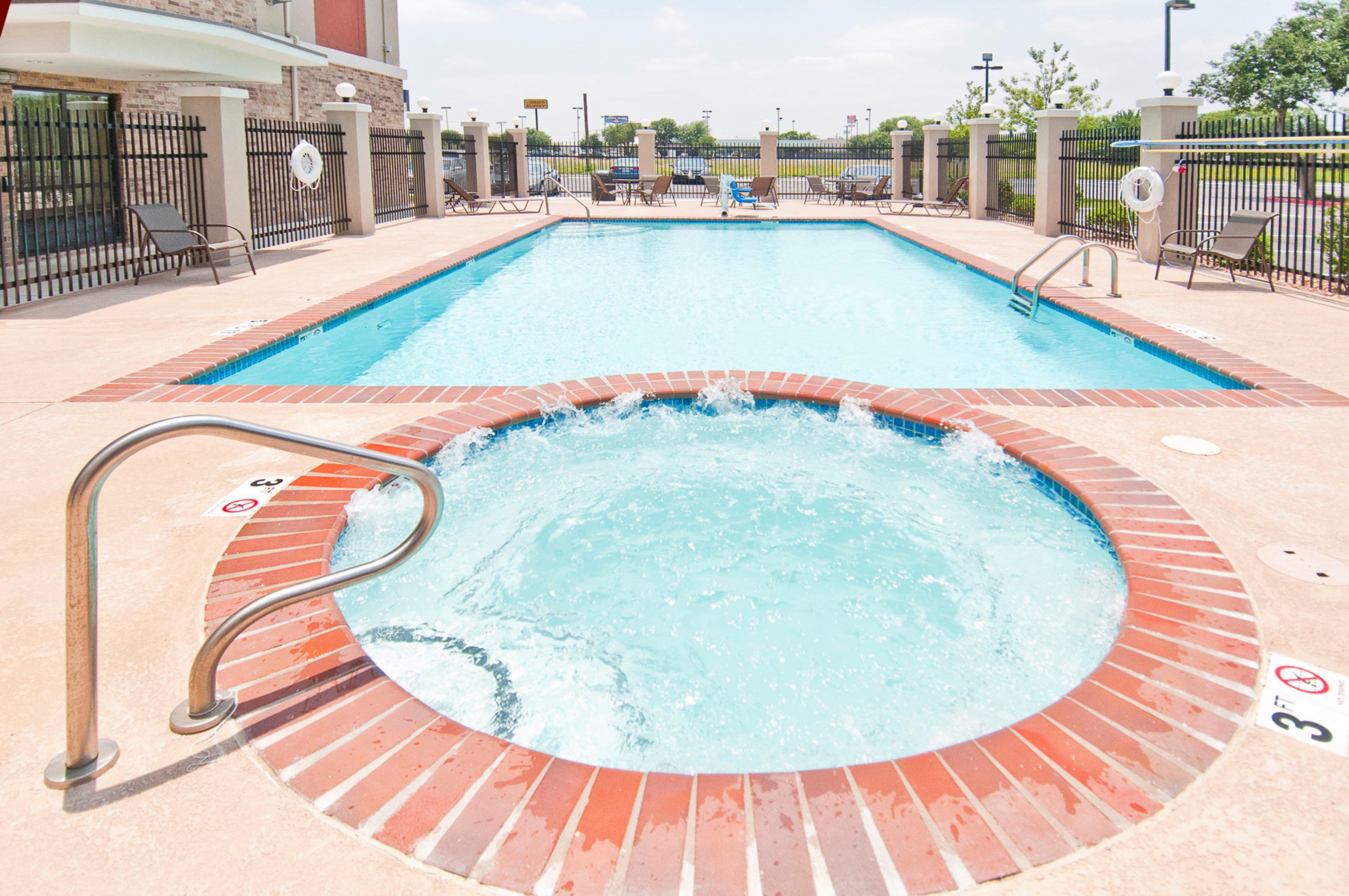 Holiday Inn Express & Suites San Antonio Frost Bank Center By Ihg Eksteriør bilde