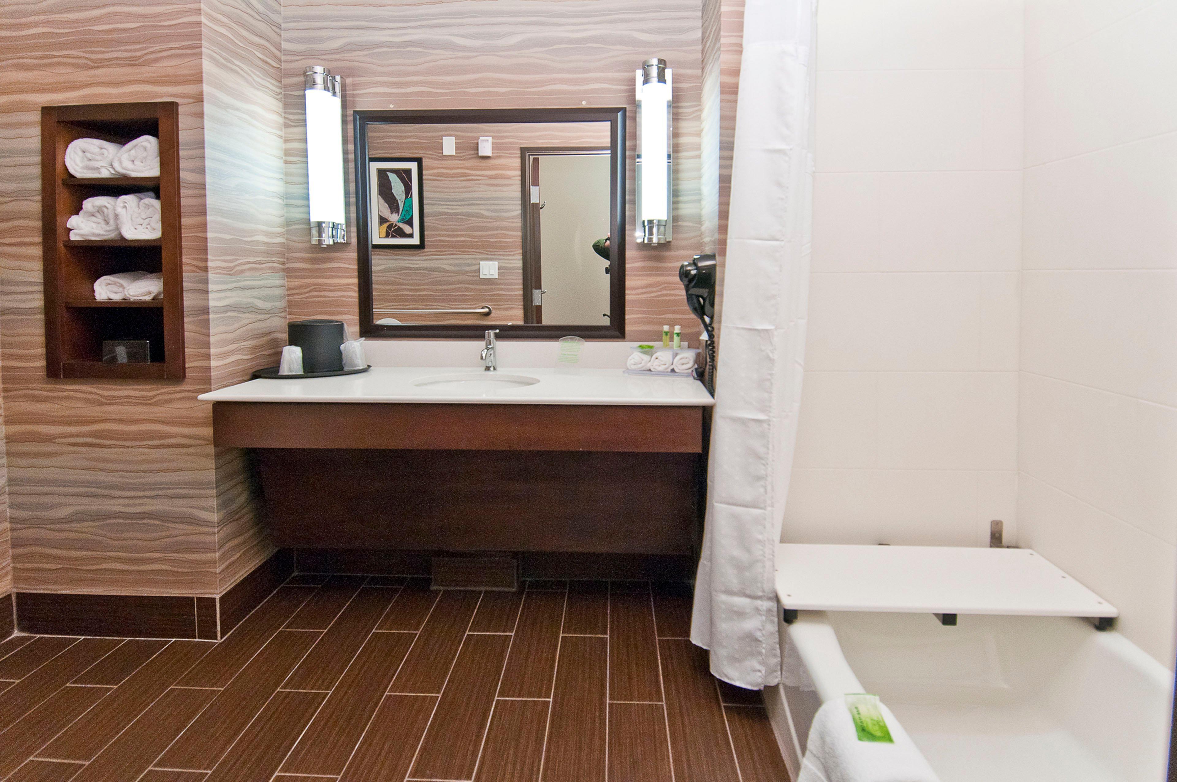 Holiday Inn Express & Suites San Antonio Frost Bank Center By Ihg Eksteriør bilde