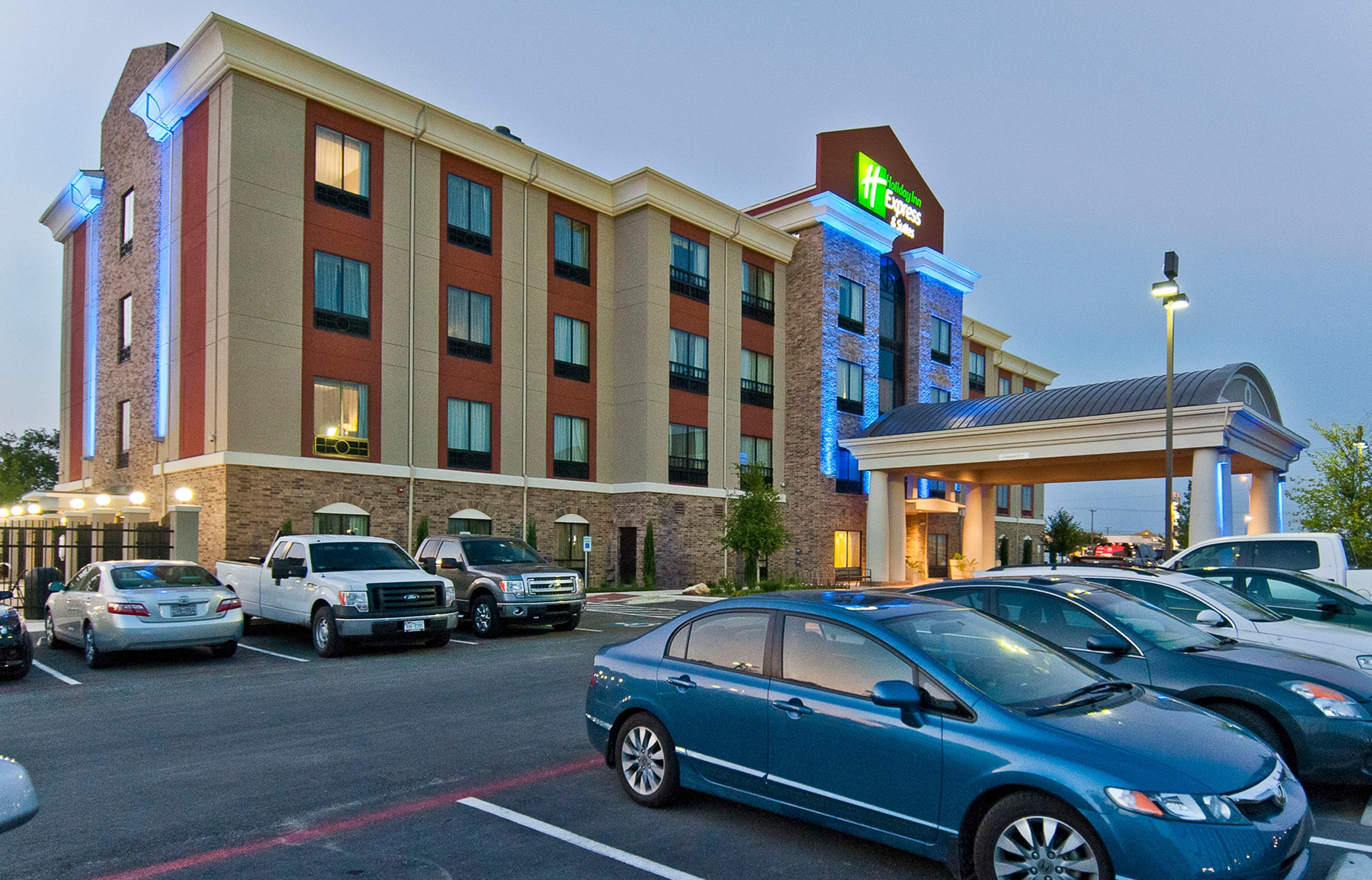 Holiday Inn Express & Suites San Antonio Frost Bank Center By Ihg Eksteriør bilde